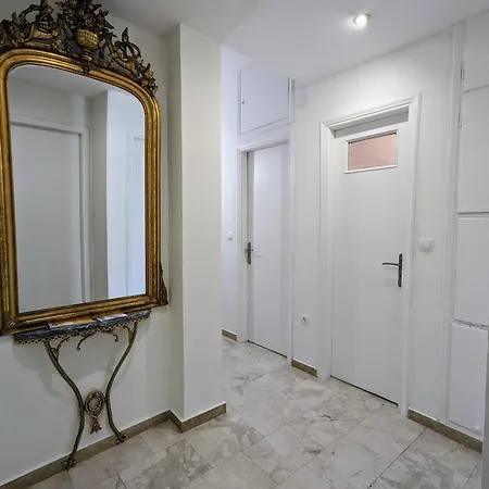 Athenian Charm, Two-bedroom Flat Apartment *