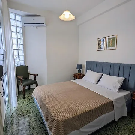 Athenian Charm, Two-bedroom Flat * Athens