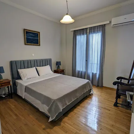Athenian Charm, Two-bedroom Flat * Athens